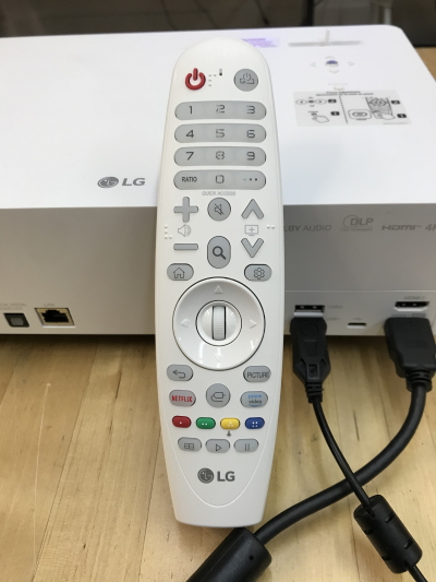 LG CineBeam LED Real 4K UHD HU70LS