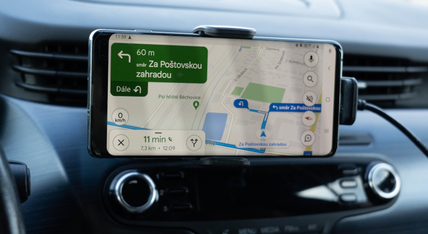 Verbatim Pro Qi Fast Wireless Car Charger FWC-03 palubní deska
