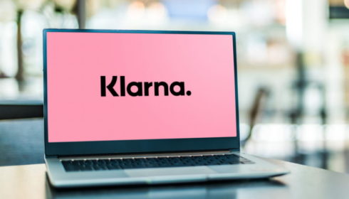 V ČR začala působit švédská aplikace na bezúročný splátkový prodej Klarna