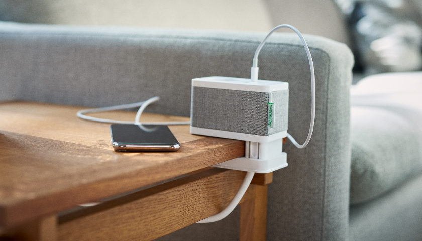 Unica System - Stolní box S se zásuvkou a nabíječkou USB