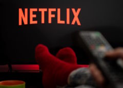 Netflix zavádí v některých zemích poplatek za sdílení přístupu mimo domácnost