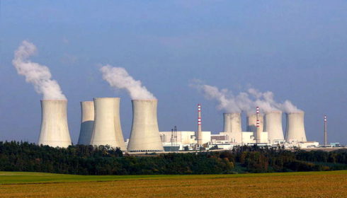 Průzkum: Víc než polovina lidí nedůvěřuje vládě v rozhodování o jaderné energetice