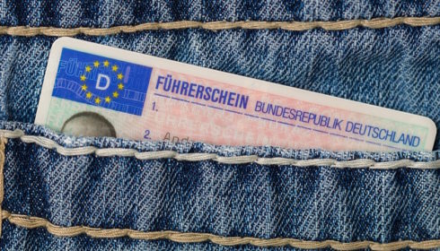 Státy EU se shodly na digitálních řidičských průkazech a lepším vymáhání pokut