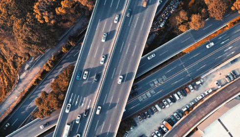 Evropští dopravci bijí na poplach kvůli zpožděné směrnici, bez navýšení limitů pro hmotnost jsou elektrické kamiony neefektivní